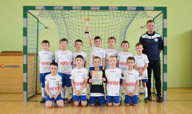 beniaminek_2008_biali_besko