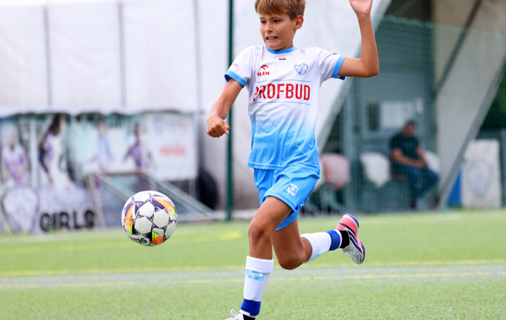 C40A1893